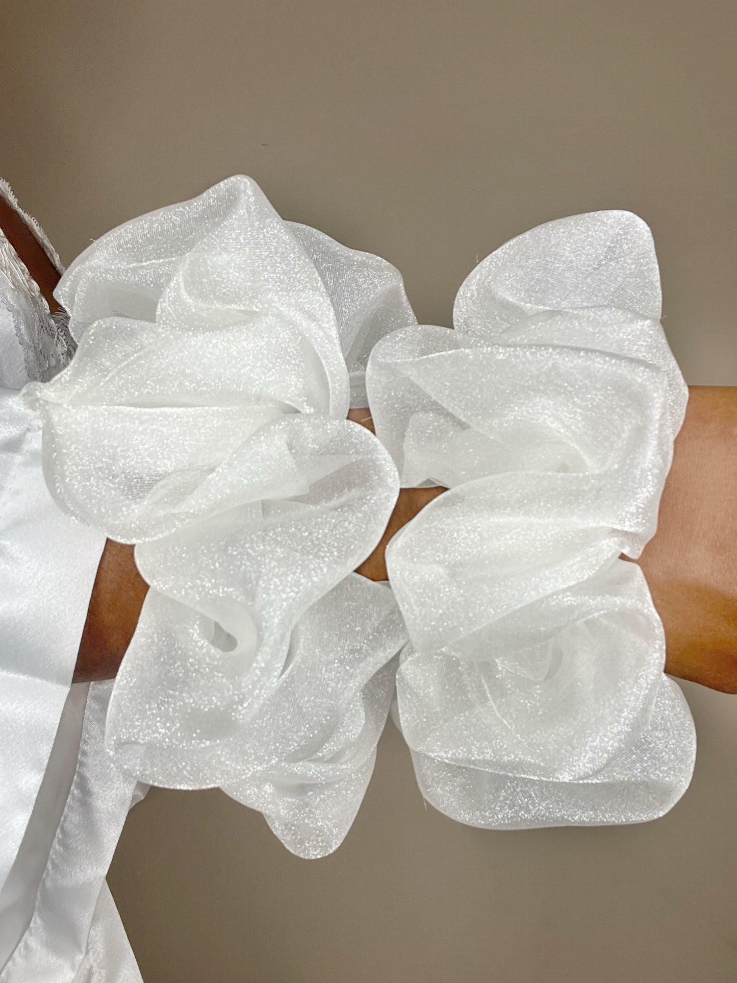 Organza sparks | XXL scrunchie ivory