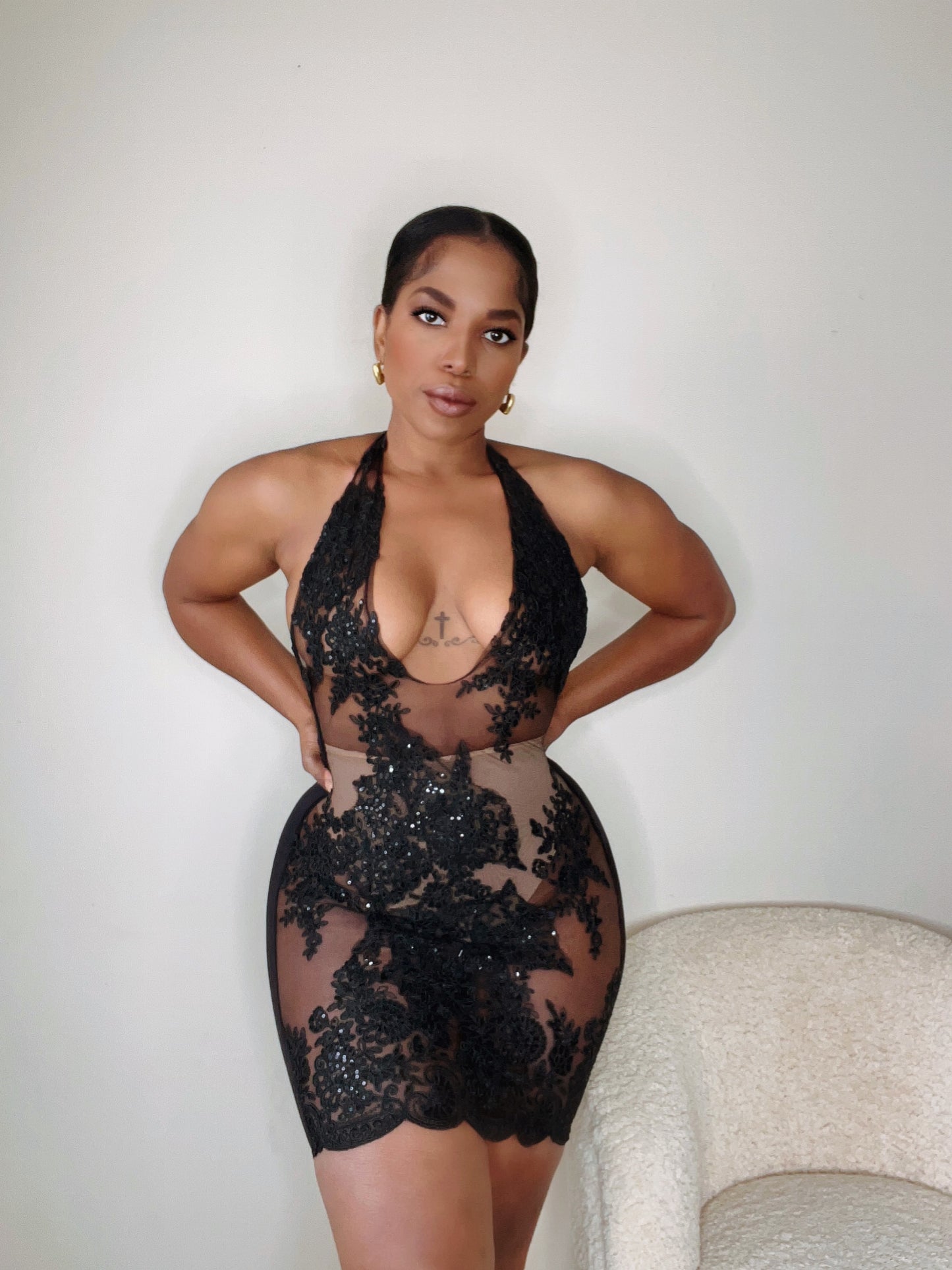 Her dress black