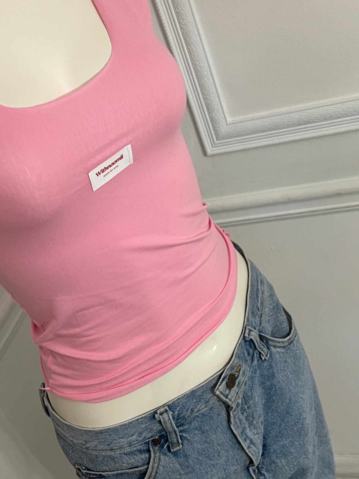 The undone scoop neck logo tank pink