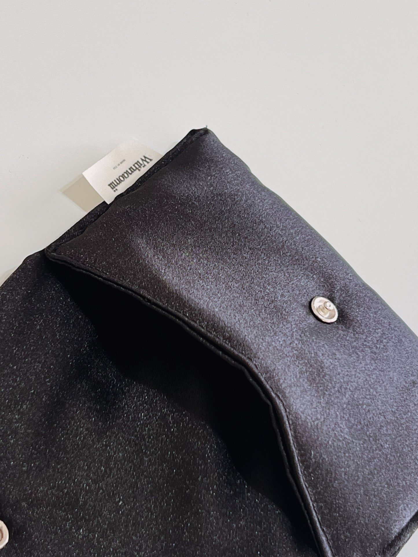 Breakfast at Tiffany’s satin card holder side logo