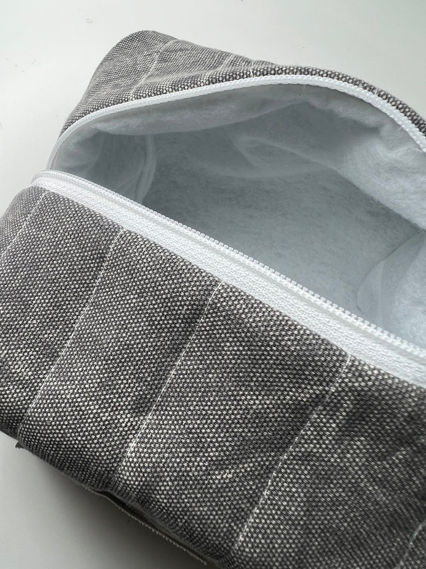Take me with you • small quilted bag dove