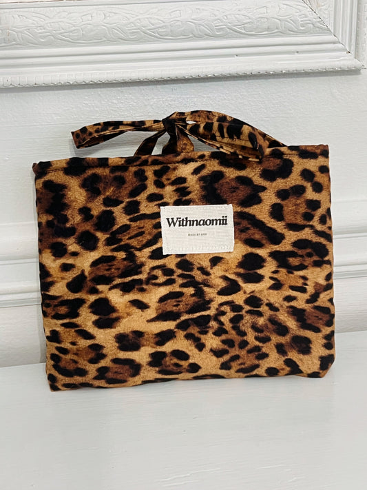 Her Bible | kindle carrier | leopard