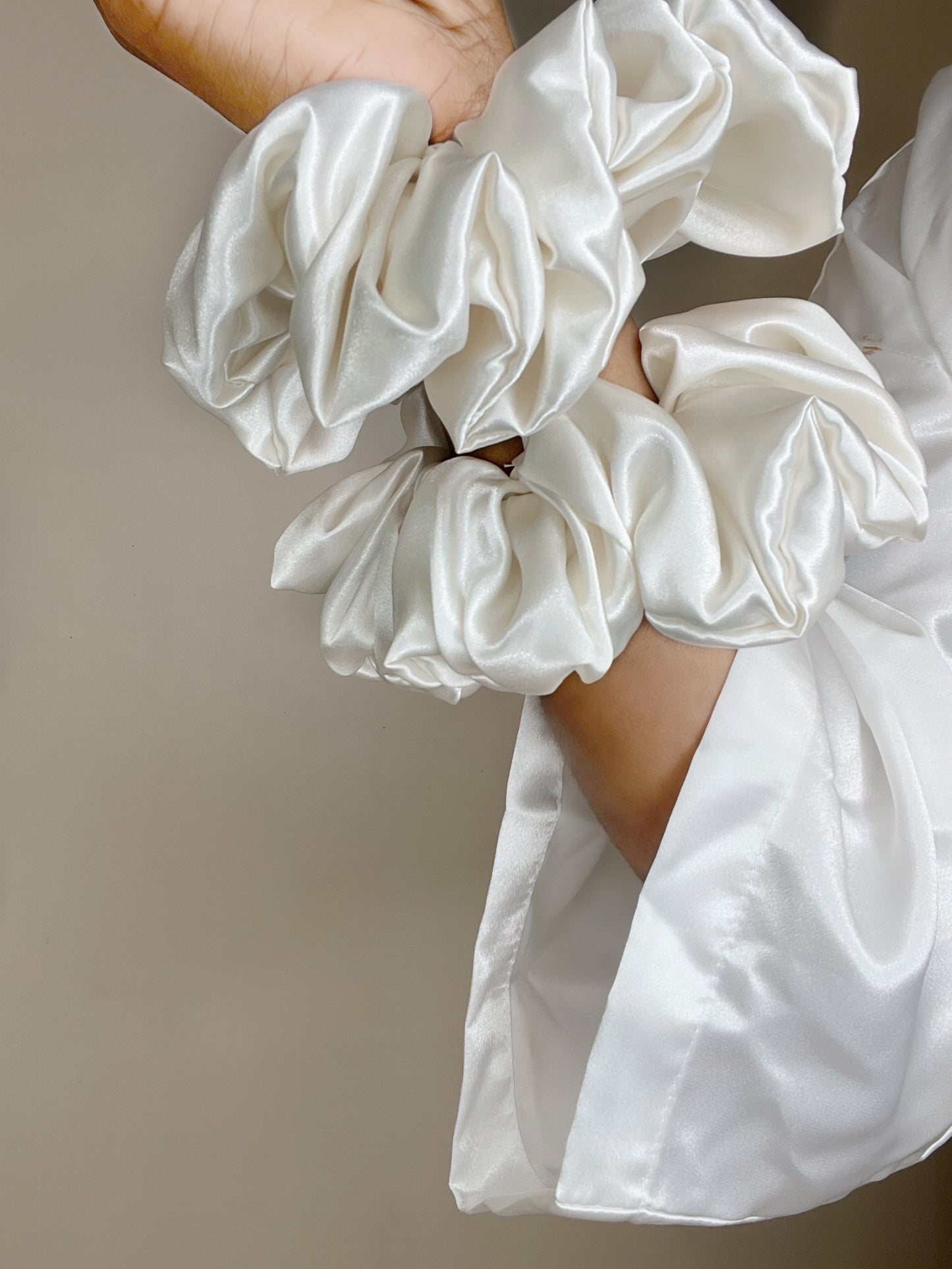 Satin on Sundays  | XXL scrunchie ivory logo