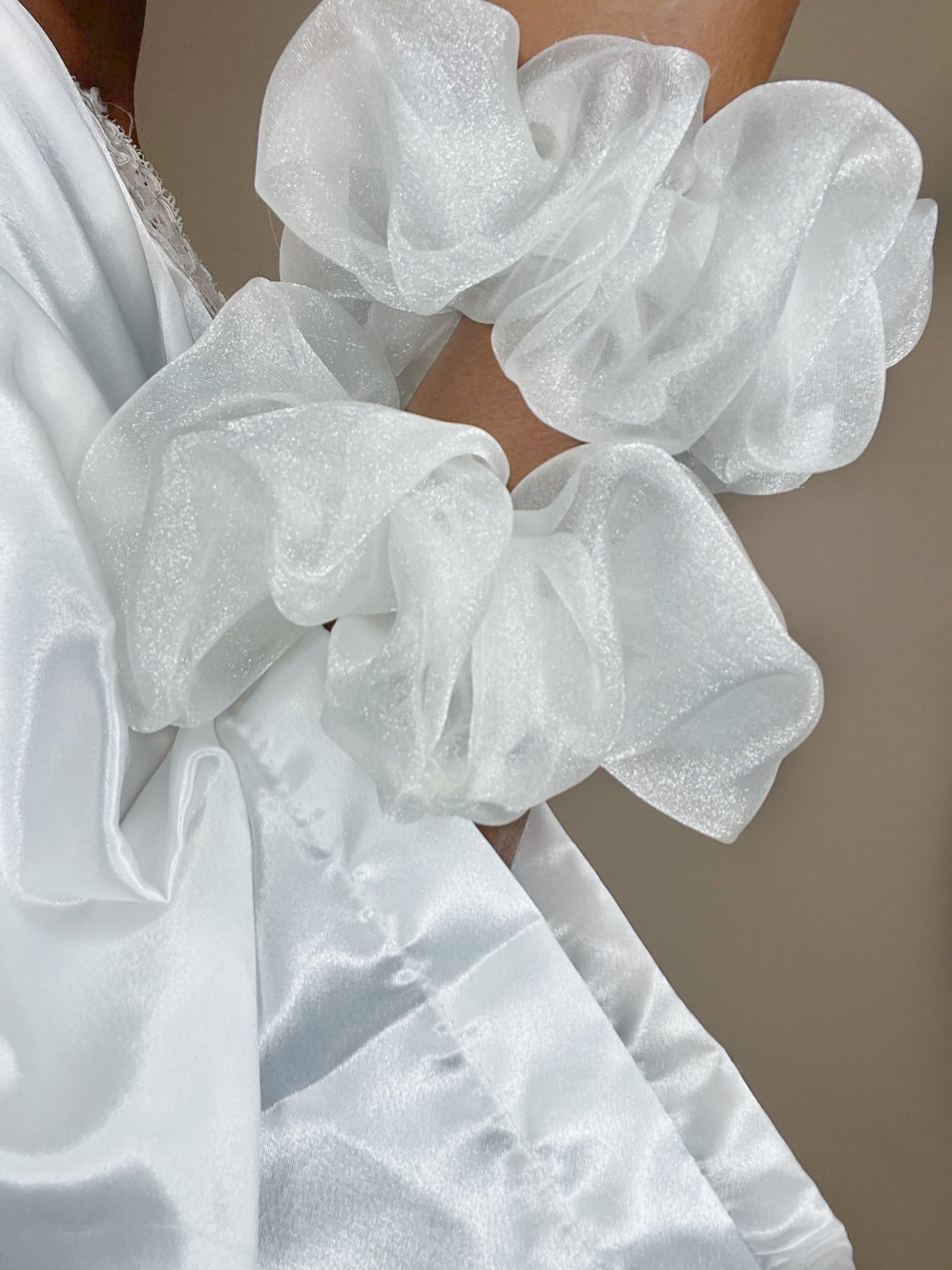 Organza sparks  | XXL scrunchie ivory